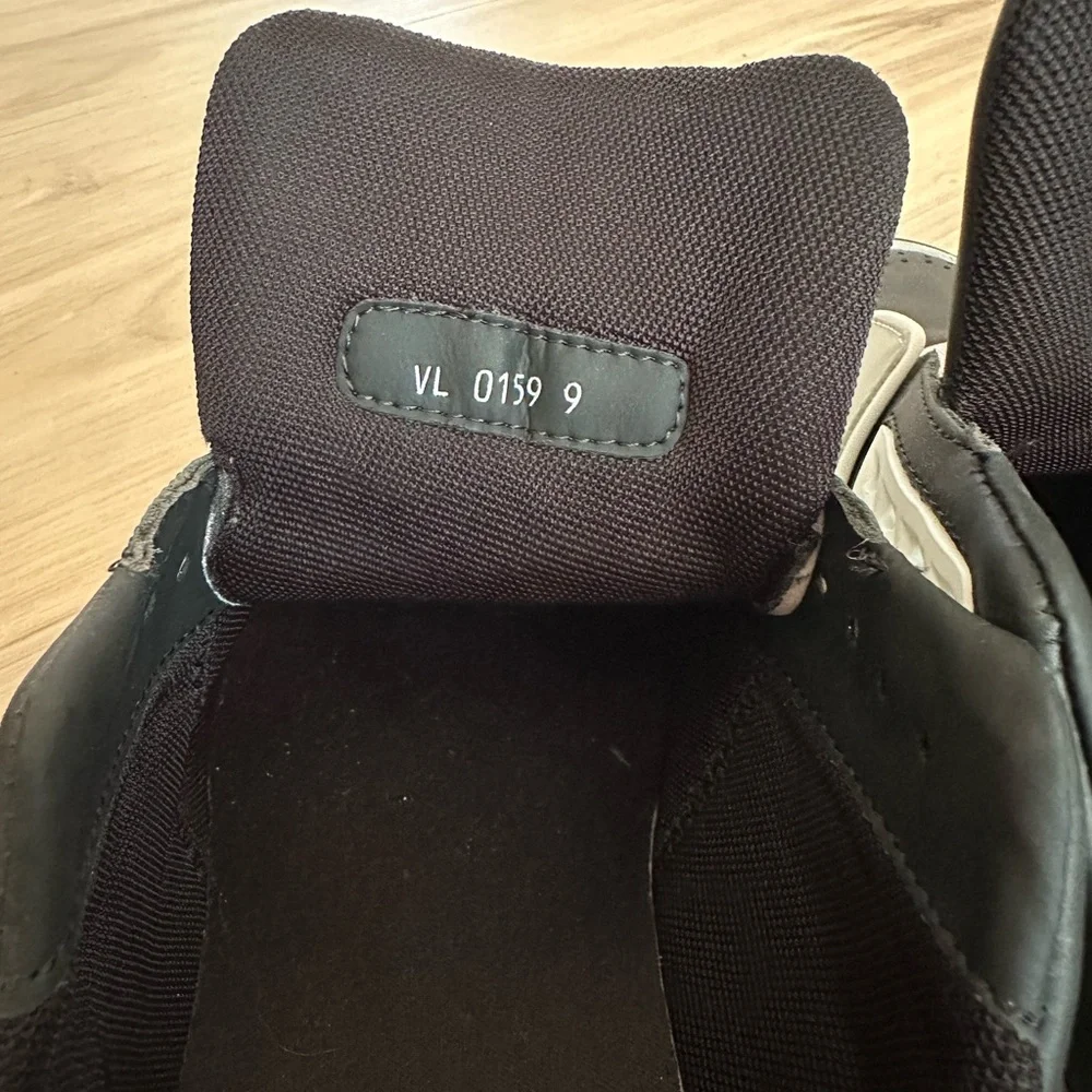 Louis Vuitton Black, White & Gray Men's Low-Top Sneakers - Picture 7 of 7